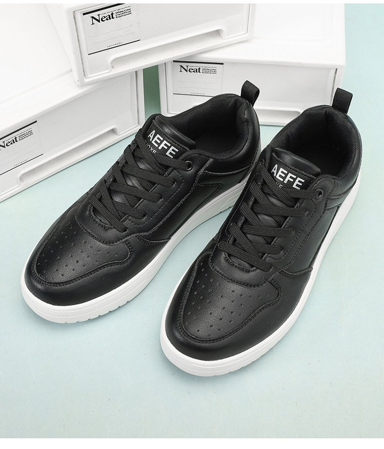 Men's Classic White Low-Top Sneakers Image 11